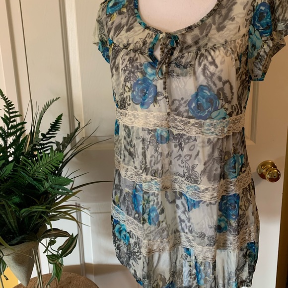 Women Top - Picture 1 of 2